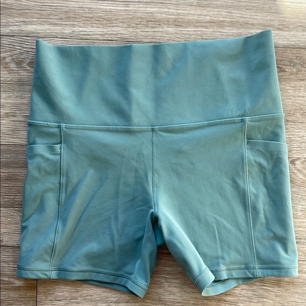 Women's Athleta Salutation 5” Short Size Medium High-Waisted Teal Shorts